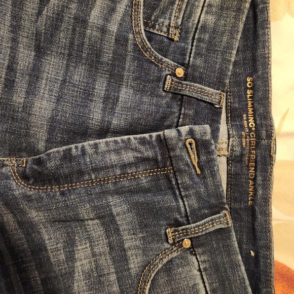 Chico's So Slimming Faux-Pearl Embroidered Ankle Jeans | Size 0.5R (Sz 6) - Picture 5 of 7